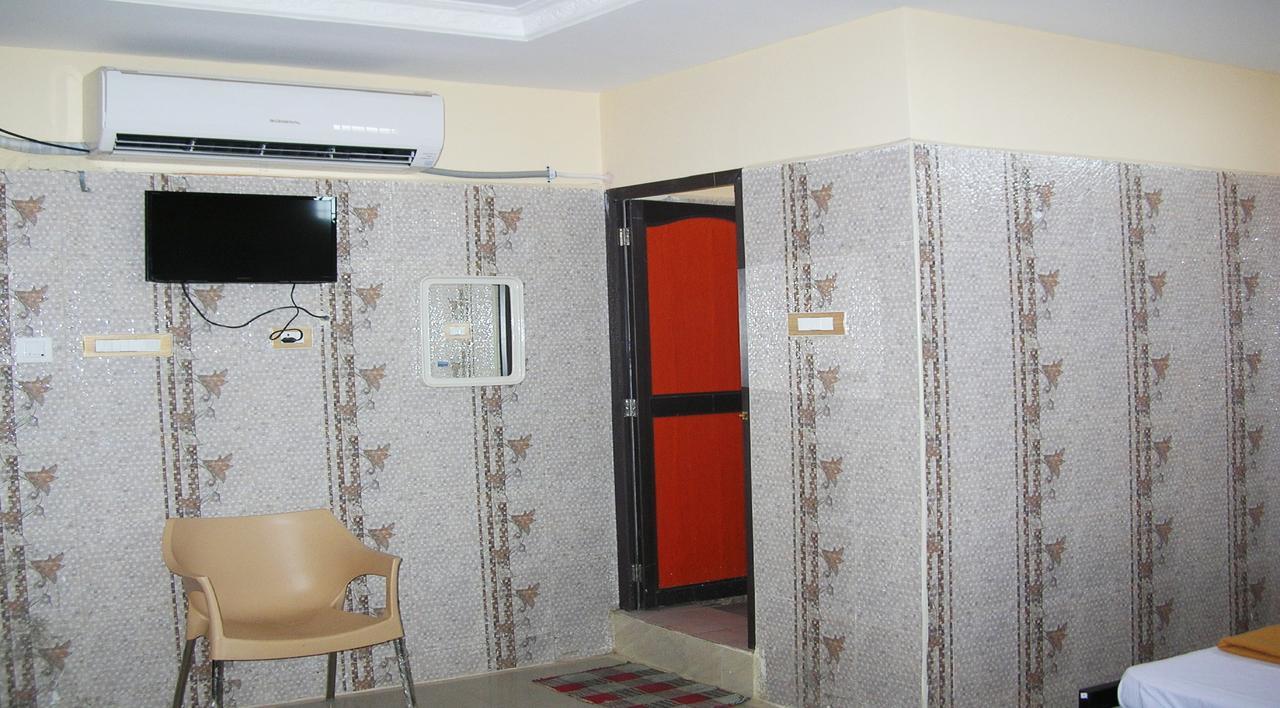 Sbs Residency Tirupati Hotel Renigunta Habitación foto