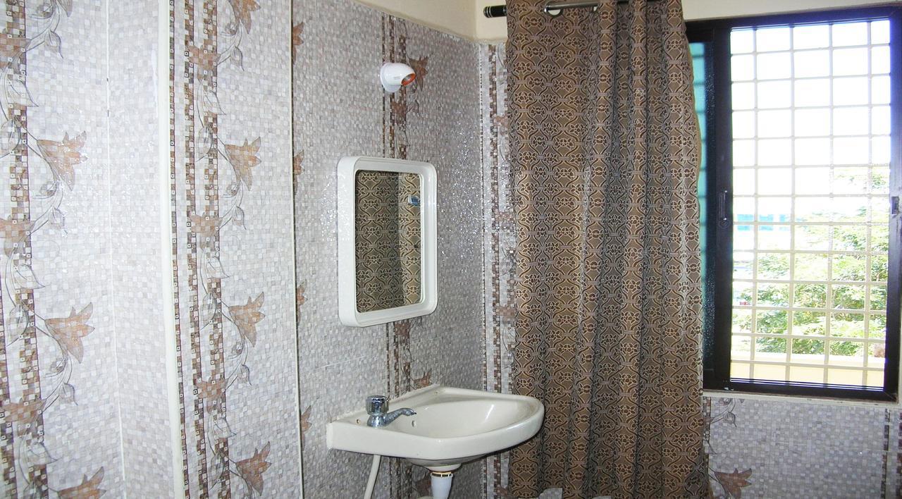 Sbs Residency Tirupati Hotel Renigunta Habitación foto
